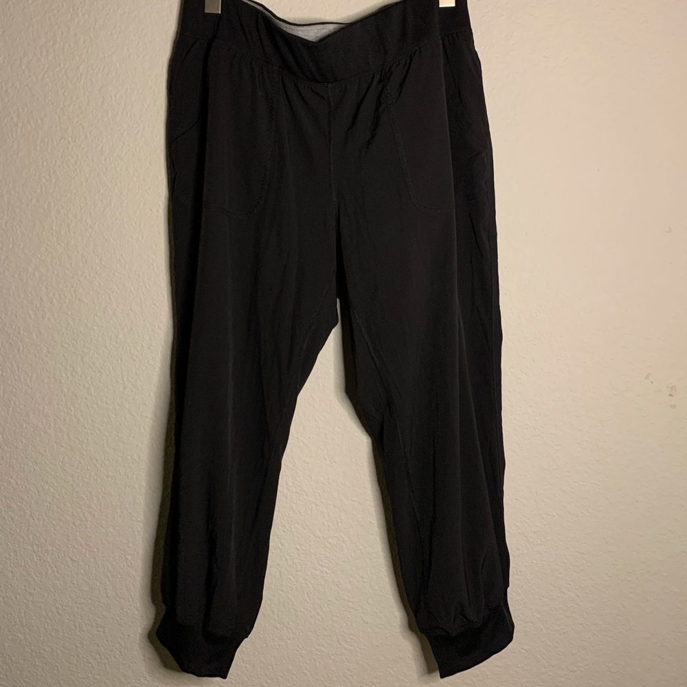 lightweight cropped jogger
